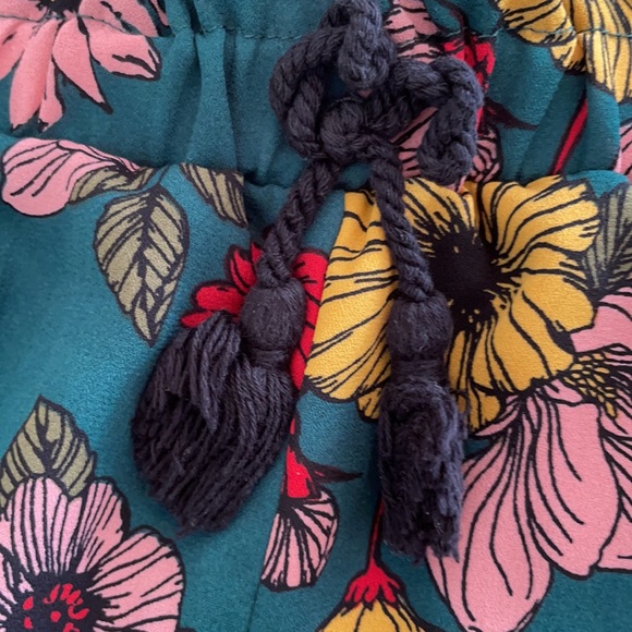 SOLD Art class target brand 2 piece set - Picture 8 of 8